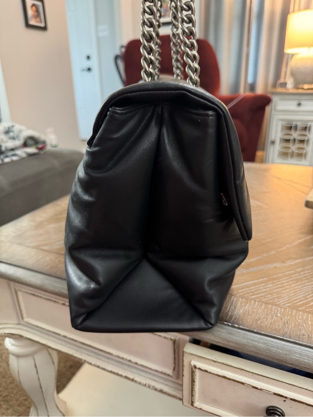 Kurt Geiger London Kew leather bag in black featuring a signature eagle head - Picture 4 of 15